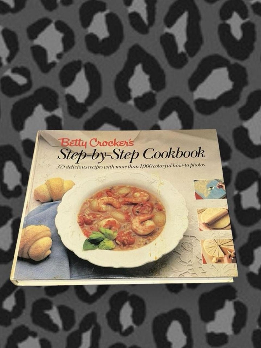 Betty Crocker Step-by-Step Cookbook with Cream, Red, Blue Accents